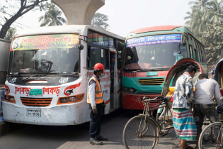 সড়কে গণপরিবহনে শৃঙ্খলা ফেরেনি