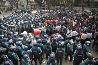 প্রগতিশীল ছাত্রজোটের স্বরাষ্ট্র মন্ত্রণালয় ঘেরাও কর্মসূচিতে বাধা