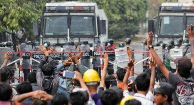 মায়নামারে জনতার বিক্ষোভে গুলিতে নিহত ২