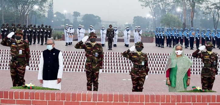 স্বাধীনতা দিবসে বীর শহীদদের রাষ্ট্রপতি ও প্রধানমন্ত্রীর শ্রদ্ধা