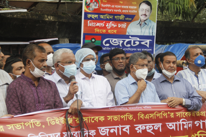 পদত্যাগ করুন, নইলে ঢেউয়ে ভেসে যাবেন : ফখরুল