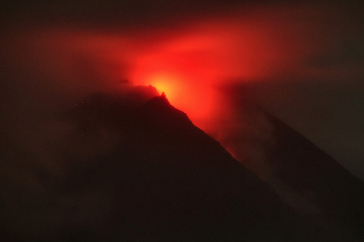 Hundreds Flee Their Homes As Indonesian Volcano Erupts