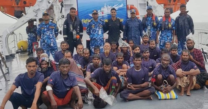 Indian Coast Guard hands over 32 Bangladeshi fishermen