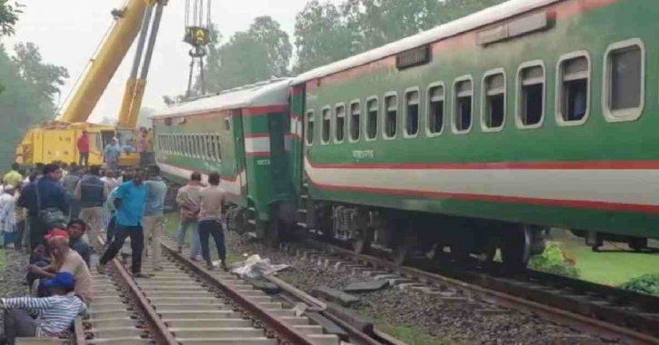 Dhaka-Rajshahi rail services resume after 11 hrs