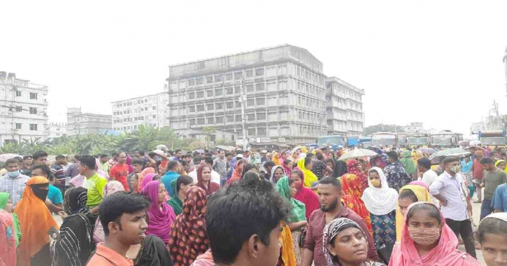 RMG workers block Dhaka-Mymensingh highway, demanding arrears