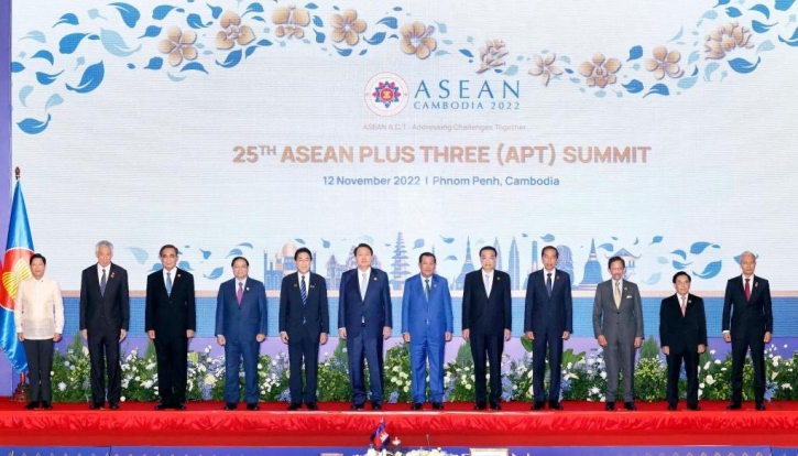 ASEAN, China, Japan, South Korea should strive for peace, stability, development: Chinese premier