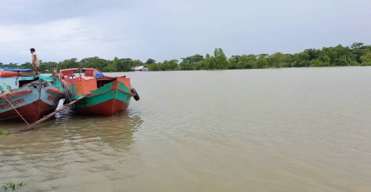 Depression in Bay: Low-lying areas in Bagerhat coastal areas submerged