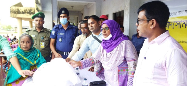 EBL joins hands with Bureau Bangladesh to distribute food relief