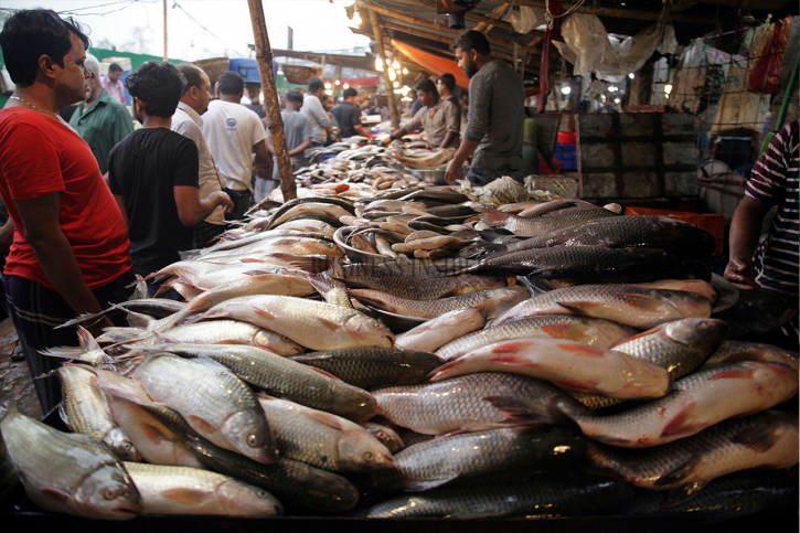 In Pictures: Karwan Bazar Fish Market