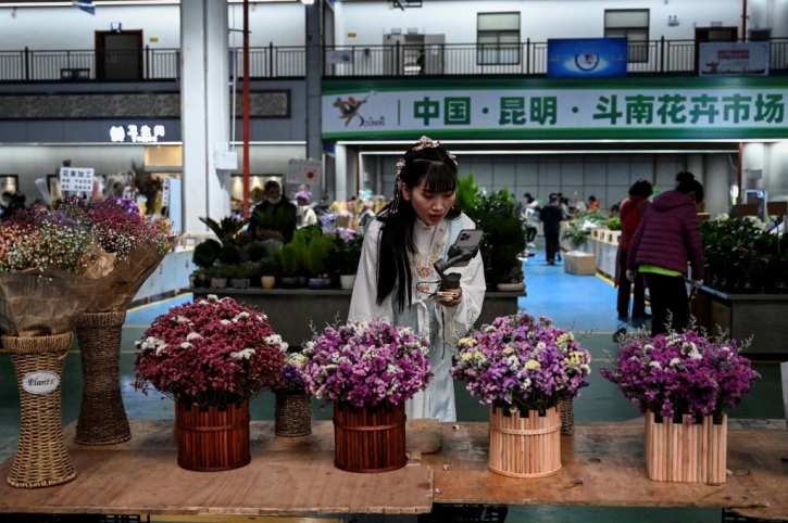 Asia’s biggest flower market makes stars out of influencers