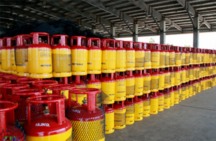 12-kg LPG price reduced by Tk 65