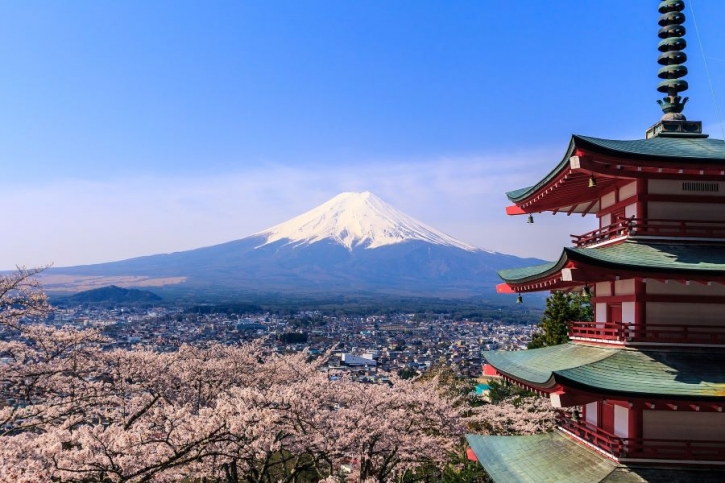 Japan opens up to foreign tourists after two years