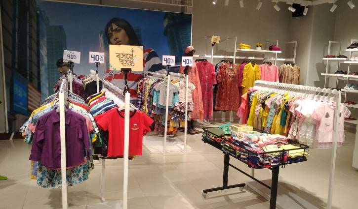Promo offers galore in clothing shops, eateries