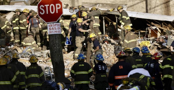 Philadelphia building collapse after fire kills 1 firefighter; 5 hurt