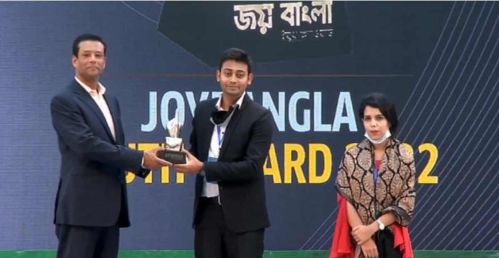 Sajeeb Wazed hands over Joy Bangla Youth Award