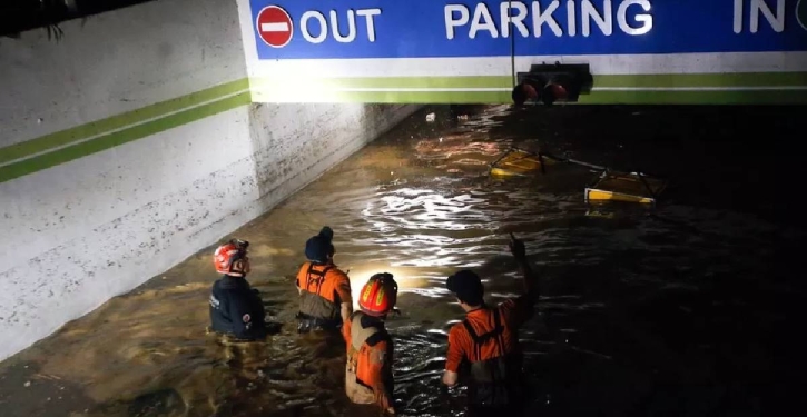 Seven drown in flooded South Korean car park