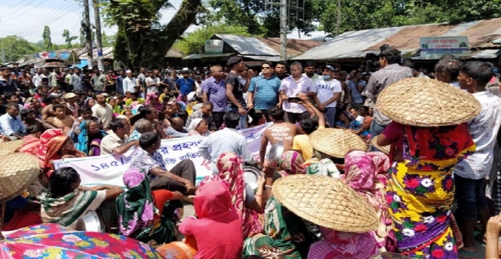 Tea garden workers block road in Sylhet demanding wage hike to Tk 300