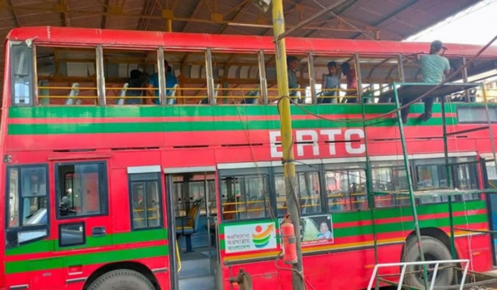 Open-top bus getting ready for SAFF champions