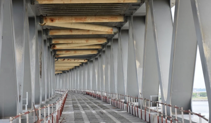 Installation of rail track on Padma Bridge begins