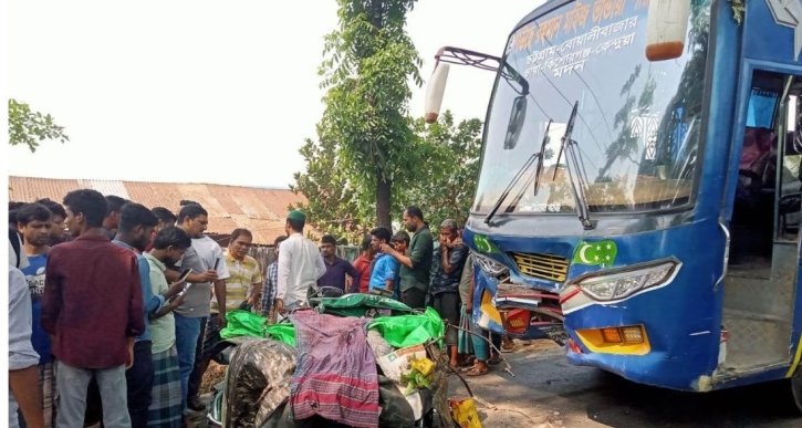 5 dead as bus hits auto-rickshaw in Ctg