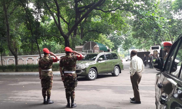 প্রধান উপদেষ্টার সঙ্গে বৈঠকে সচিবরা