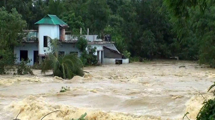 বন্যায় ১৩ জনের মৃত্যু, ৯ লাখ পরিবার পানিবন্দি