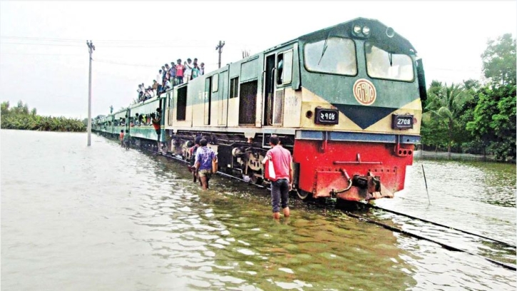 চট্টগ্রামের সঙ্গে সারা দেশের ট্রেন চলাচল বন্ধ