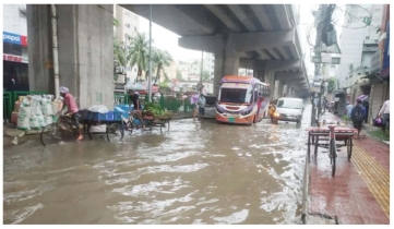 ভারী বৃষ্টিপাতে ঢাকায় জলাবদ্ধতা, ভোগান্তিতে নগরবাসী