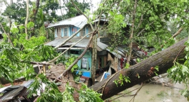 ঘূর্ণিঝড় ‘রেমাল’: বিদ্যুৎ বিচ্ছিন্ন ২ কোটি ৩৫ লাখ গ্রাহক