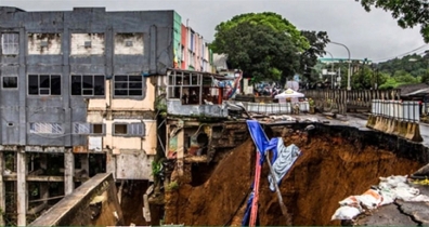 ইন্দোনেশিয়ায় ভূমিধসে মৃত ১২, নিখোঁজ ১৮