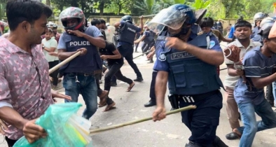 কুবি শিক্ষার্থীদের সঙ্গে পুলিশের ধাওয়া-পাল্টাধাওয়া, আহত ৫  