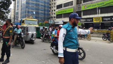 অবশেষে কাজে ফিরেছেন ট্রাফিক পুলিশের সদস্যরা