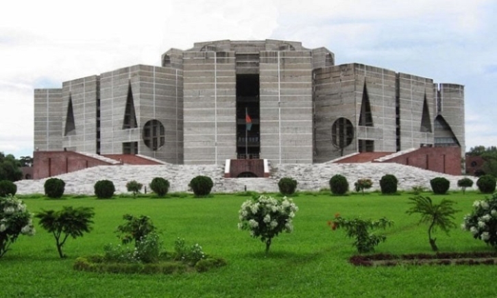 Newly elected MPs sworn in by speaker of parliament