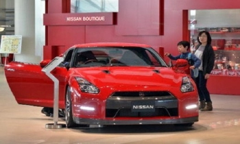 Nissan shares plunge 10% after profit warning