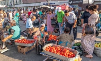 Afghans and Tajiks mix in rare but vital border bazaar